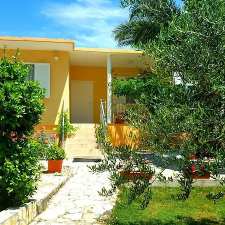 Apartment Nela Petrčane