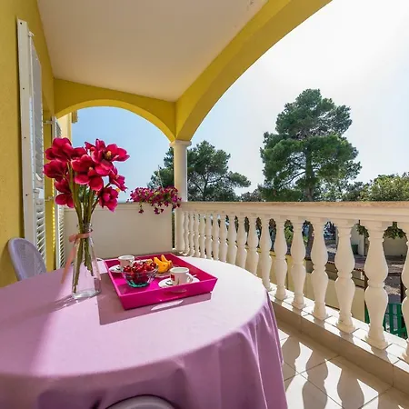 Nela Appartement *