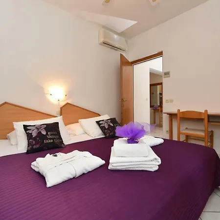 Nela Apartment Petrcane