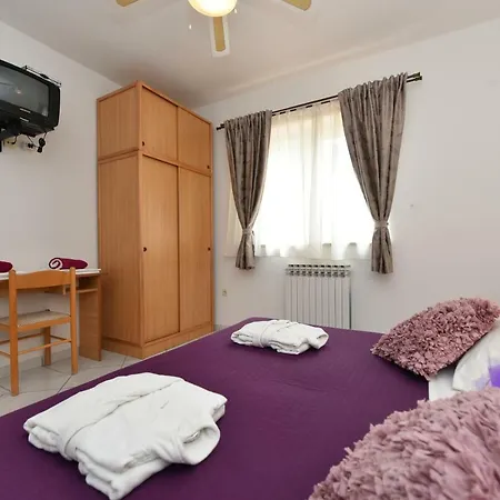 Nela Apartment *